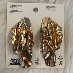 H&M Metallic Gold pierced earrings🎊